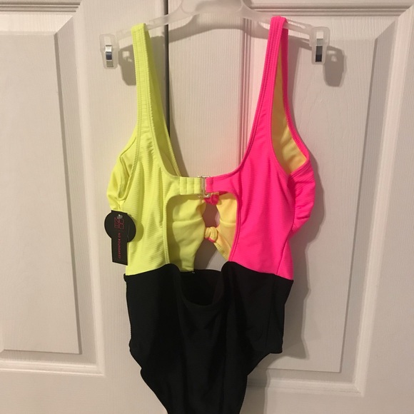 Bathing suit - Picture 2 of 3